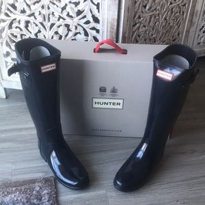 NWT navy glossy hunter rainboots